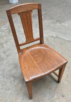 Ancienne chaise en bois