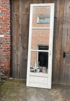 porte ancienne avec miroir