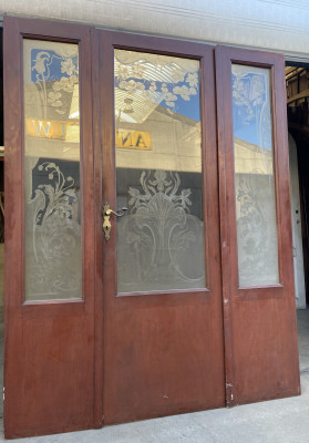 Belle porte ancienne en bois avec partie vitrée - Triple vantaux