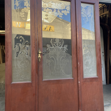 Belle porte ancienne en bois avec partie vitrée - Triple vantaux