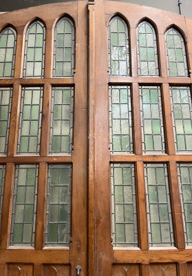 double porte ancienne à carreaux cathédrale détail