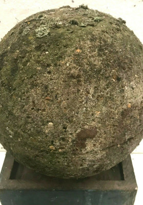 Paire de boules anciennes en ciment reconstitué XX siècle