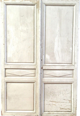 Double portes de placard en sapin patiné de style Directoire