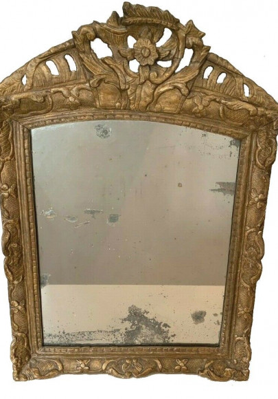 Miroir Louis XV en bois sculpté doré