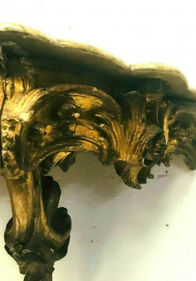 console murale en bois sculpté doré