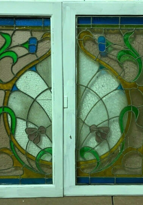 Fenetre a deux vantaux en vitrail Art Nouveaux Décor floral vers 1900