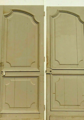 Paire de portes de style Louis XV en chene patiné XIX siècle